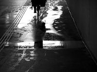 Dans le reflet à travers le tunnel