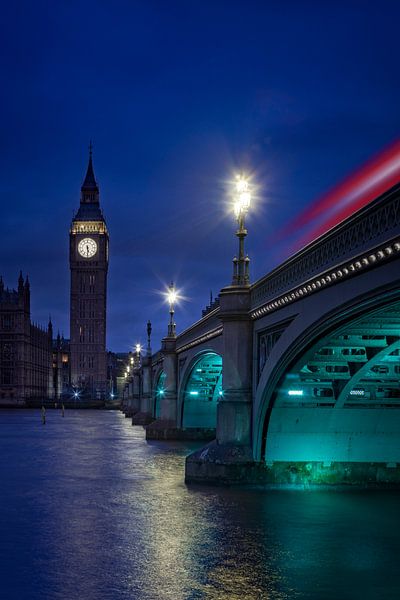 Pont de Westminster et Big Ben le long de la Tamise à Londres dans la lumière du soir par gaps photography