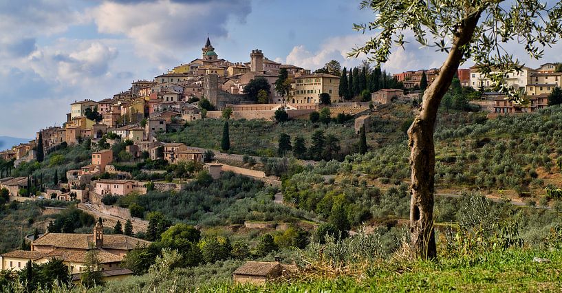 Trevi in Umbria, Italy. by Vincent van Kooten