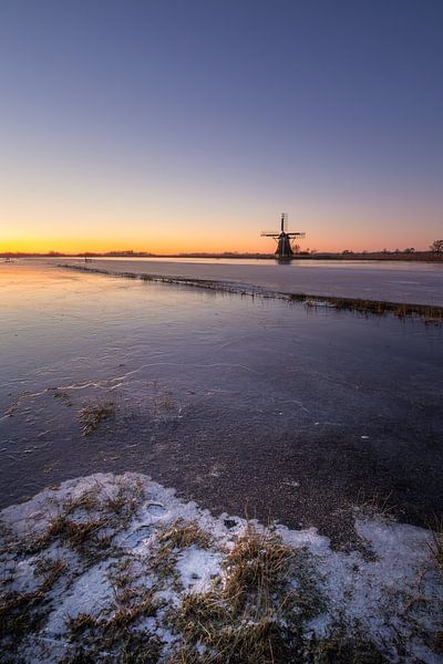 Typisch holländisch, die Mühle Ypey mûne mit Eis bei Sonnenuntergang von KB Design & Photography (Karen Brouwer)