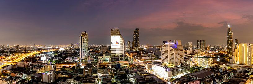 Bangkok by night by Paul Vergeer