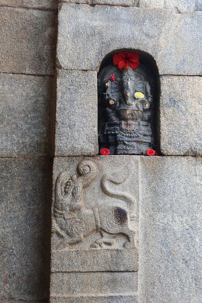 Photographie de voyage : niche du temple de Lepakshi avec Ganesha, Inde par Danielle Roeleveld