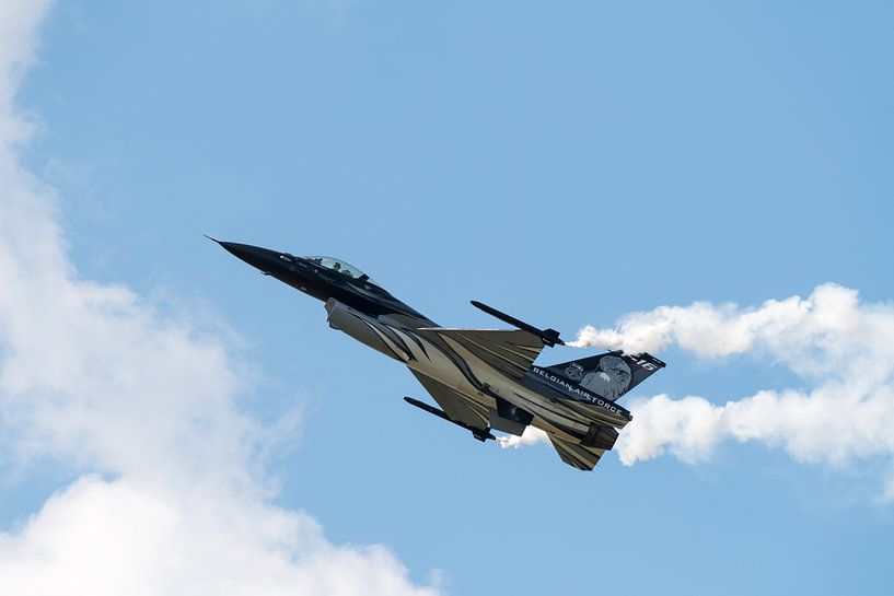 Low speed flying by a Belgian F-16 Flying Falcon by Wim Stolwerk