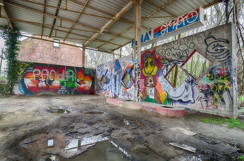 Expired petrol station by Mark Bolijn