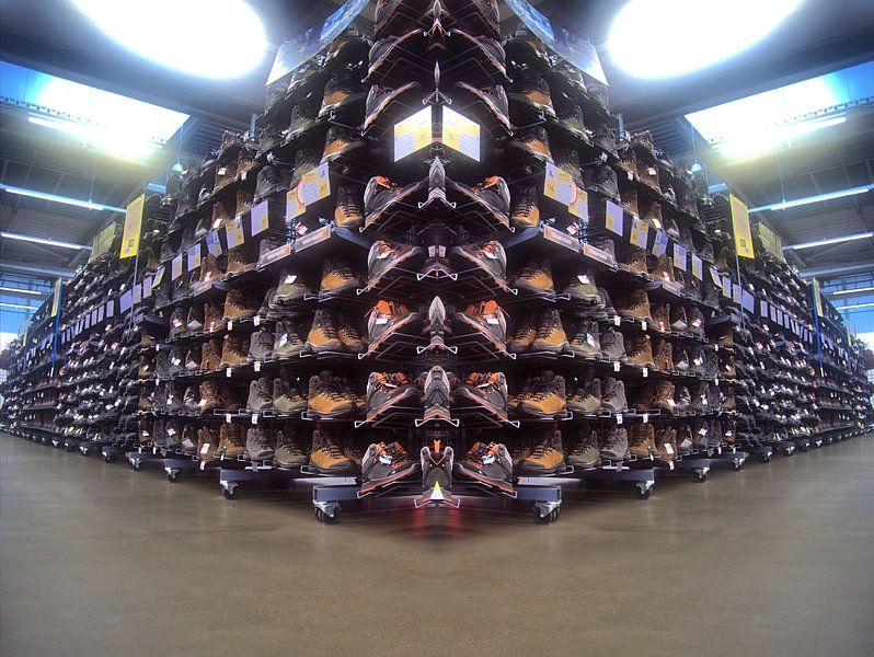 Schuhregalstillleben von Edgar Schermaul