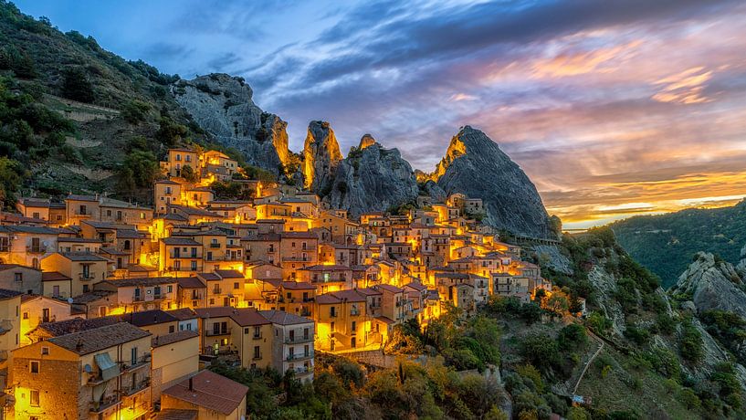 Castelmezzano vor Sonnenaufgang von Teun Ruijters
