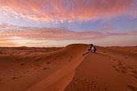 Regarder le lever du soleil - Désert de Merzouga, Maroc
