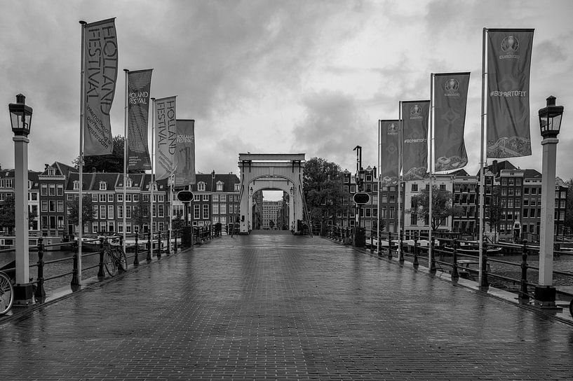 The Skinny Bridge in the rain. by Peter Bartelings