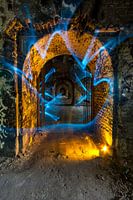 Doorgang in oranje en blauw