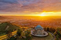 Coucher de soleil sur la chapelle funéraire du Württemberg à Stuttgart avec vue sur la ville