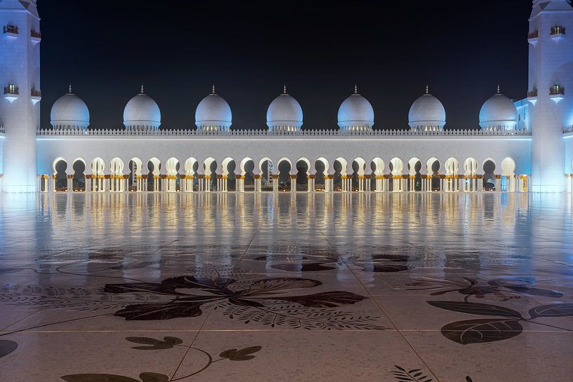 Sheikh Zayed Grand Mosque by Luc Buthker