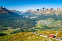 Vue panoramique de la Haute-Engadine depuis Muottas Muragl (Grisons, Suisse)