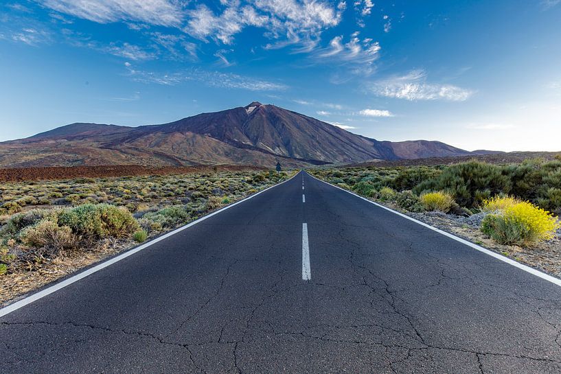 Zonsopkomst aan de voet van El Teide op Tenerife by Easycopters