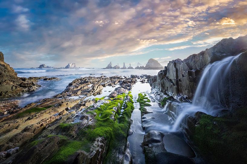 Strand von Gueirua in Asturien, Spanien von Dieter Meyrl