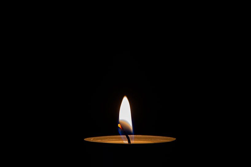 Une seule bougie chauffe-plat par David Esser