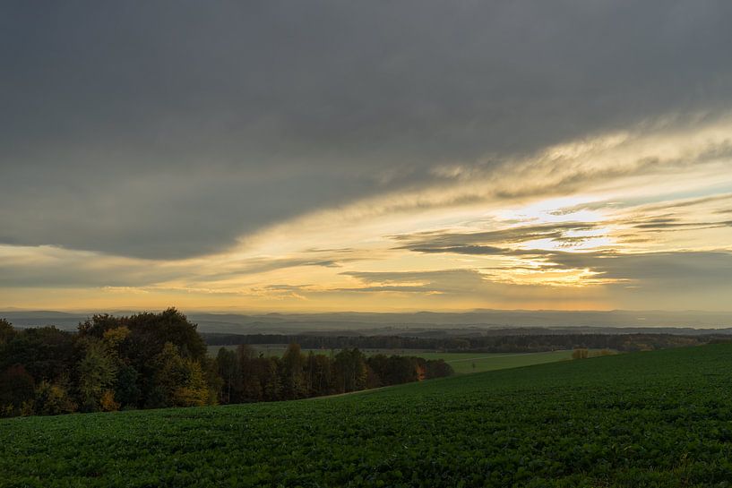 Grau und Gold am Himmel 2 von Adriana Müller