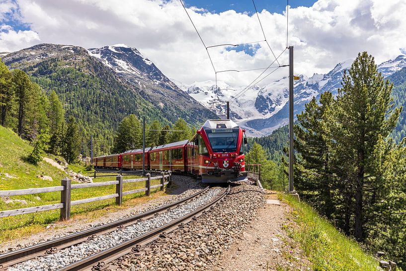Bernina Express devant le glacier de Morteratsch en Suisse par Werner Dieterich