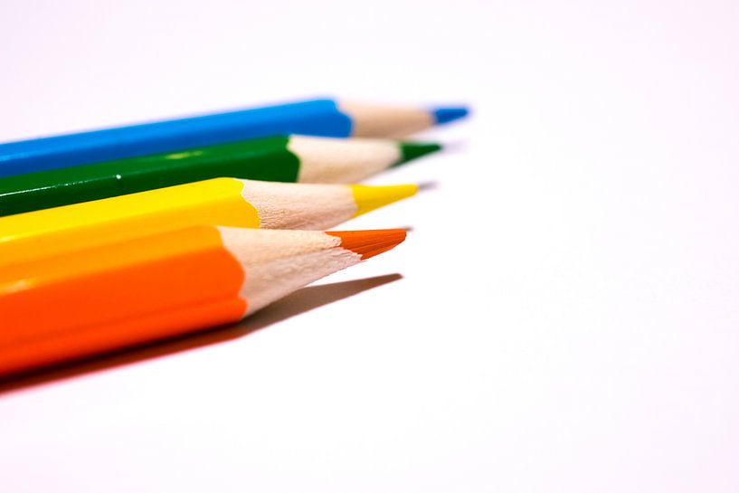 Gekleurde potloden op een rij 4 von Michel Knikker