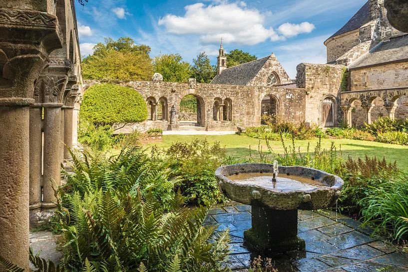 Cloître de l'Abbaye de Daoulas à Daoulas, Bretagne par Christian Müringer
