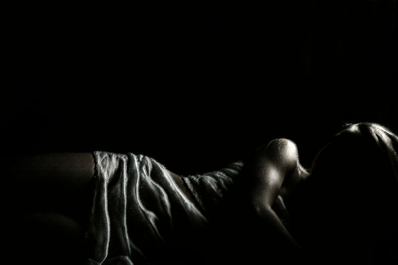 Liggend model zwart-wit von Anouschka Hendriks