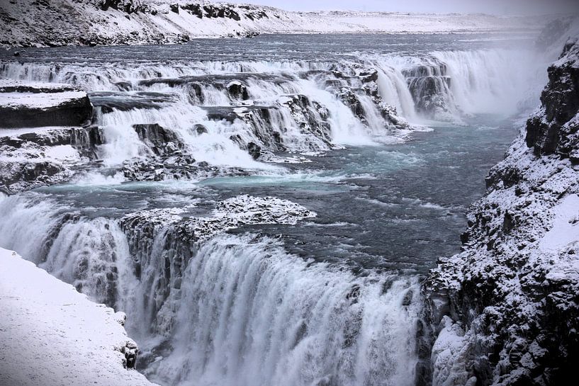 Isländischer Wasserfall von Karlijn Floor