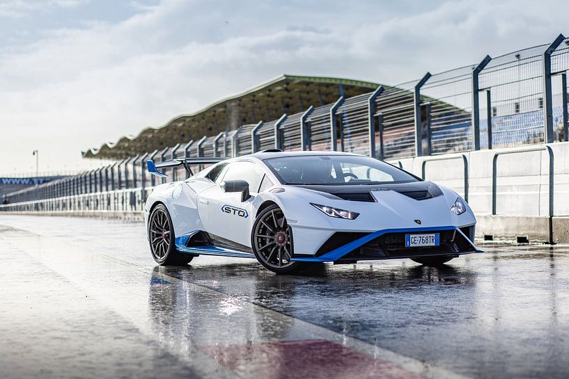 Lamborghini Huracan STO on the Assen circuit by Martijn Bravenboer