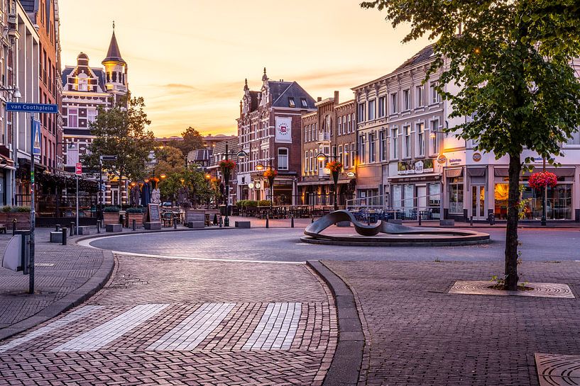 Van Coothplein Breda früh am Morgen von JPWFoto