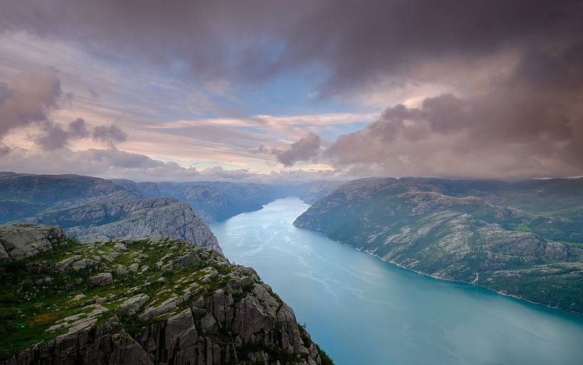 Sonnenuntergang am Preikestolen, Lysefjorden, Norwegen von Koos de Wit