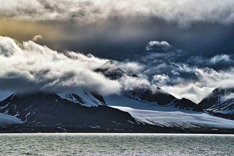 Gletscher wolken verhangen von Kai Müller