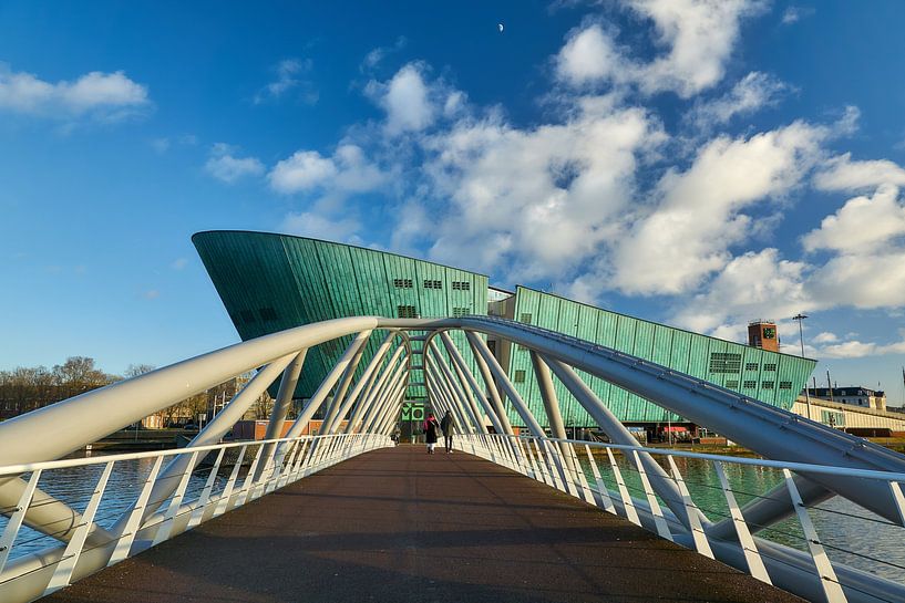 Brücke zum NEMO-Wissenschaftsmuseum von Ad Jekel
