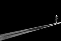 Bauarbeiter in Bewegung (Selfie in schwarz-weiß)