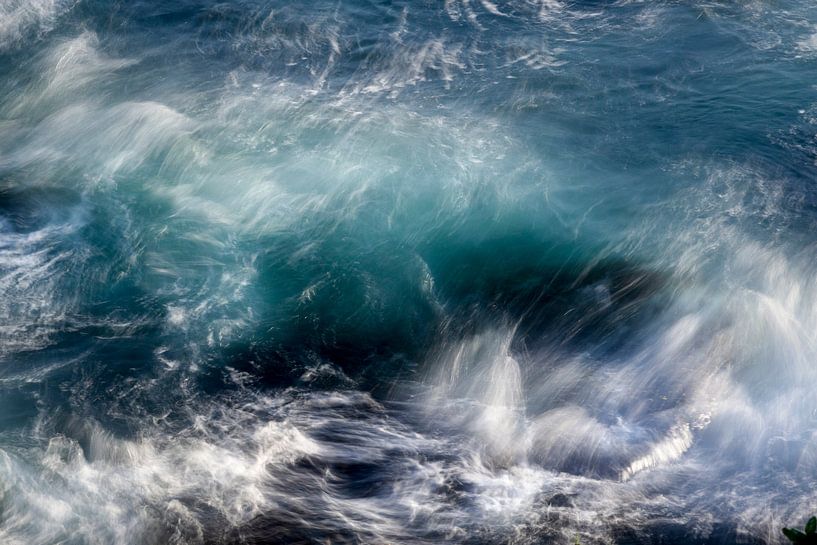 la puissance de la mer - le déferlement des vagues par Rob van Esch