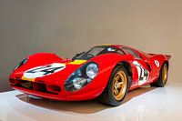 Red Ferrari 330 P4 op tentoonstelling