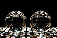 Boules de verre sur métal