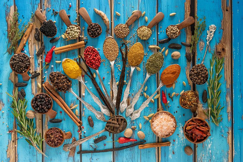 Diversité des épices sur un bois rustique - Art culinaire par Photo Art Thomas Klee