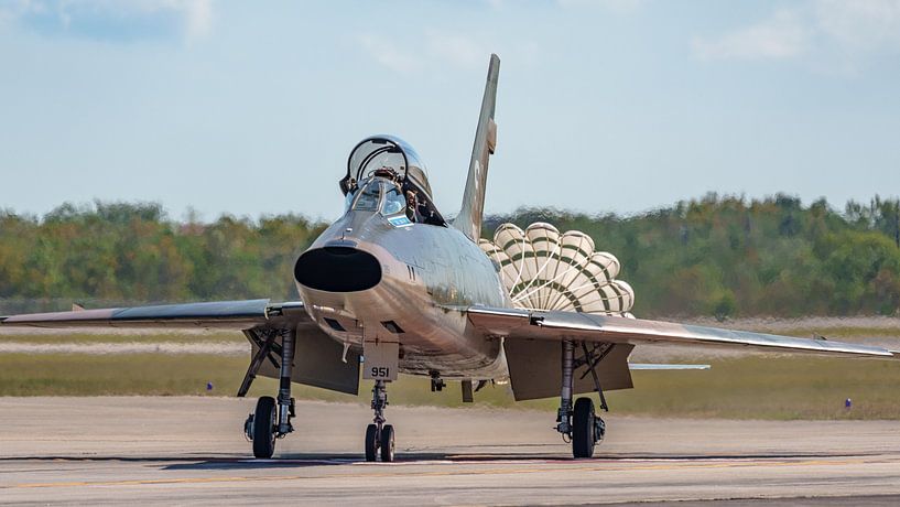 North American TF-100F Super Sabre. von Jaap van den Berg