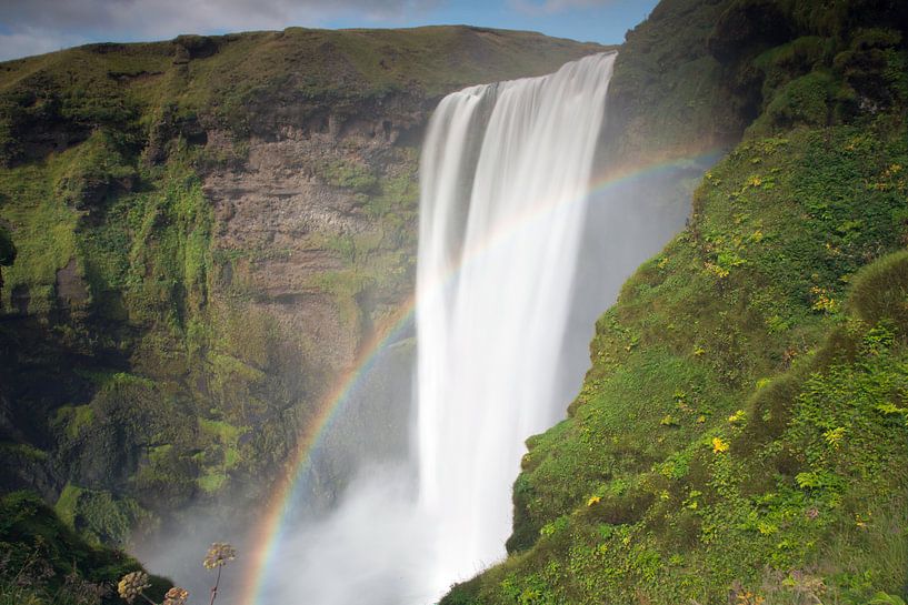 Chute d'eau Skogafoss avec arc-en-ciel en Islande par Menno Schaefer