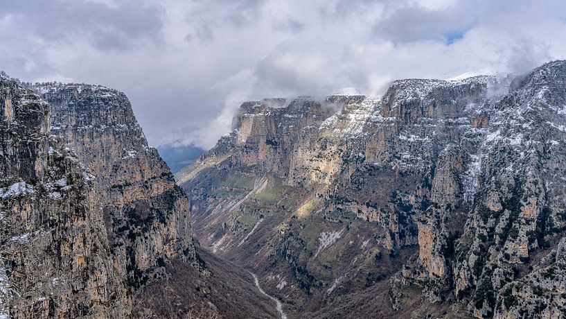 Vikos-Schlucht - Griechenland im Winter von Teun Ruijters