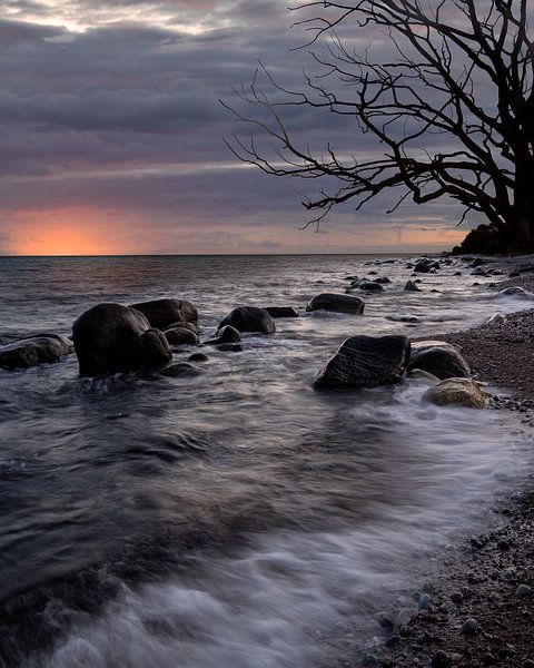 Slow motion surf at sunset by Leon Brouwer
