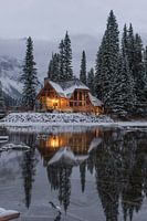 Cozy Cabin by the Lake in Winter