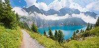 Wanderweg am Oeschinensee, Kandersteg. Schweizer Alpen
