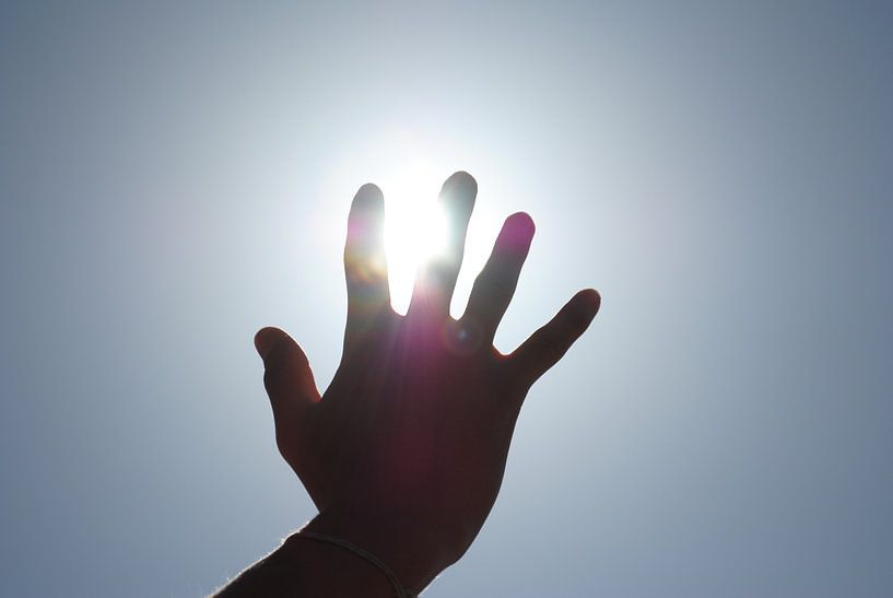 Almighty Sun von Lyn Van Veldhoven