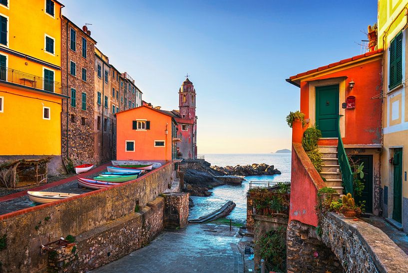 Bunte Häuser im ligurischen Küstendorf Tellaro von Stefano Orazzini