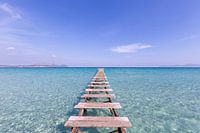 passerelle dans la mer
