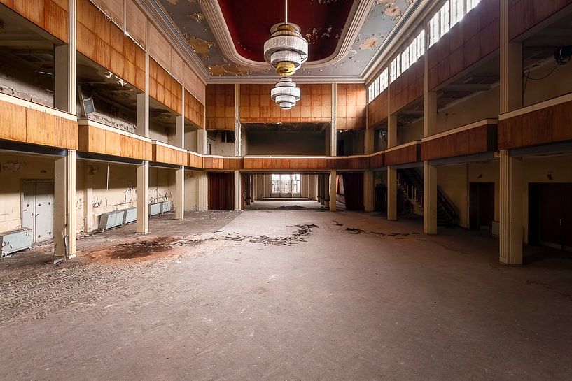 Abandoned Theatre. by Roman Robroek - Photos of Abandoned Buildings