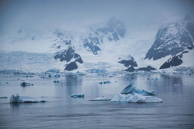 Station brune sur la péninsule de Sanavirón par Frank's Awesome Travels