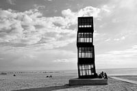 Kunstwerk am Strand in Barcelona, Spanien