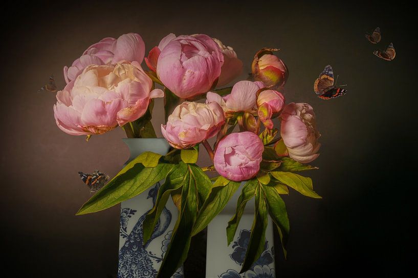 Nature morte avec des fleurs. Pivoine. Bleu Delft . par Alie Ekkelenkamp