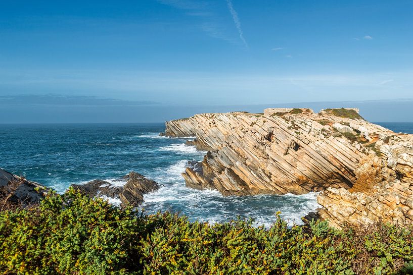 La côte rocheuse de Peniche au Portugal (0197) par Reezyard
