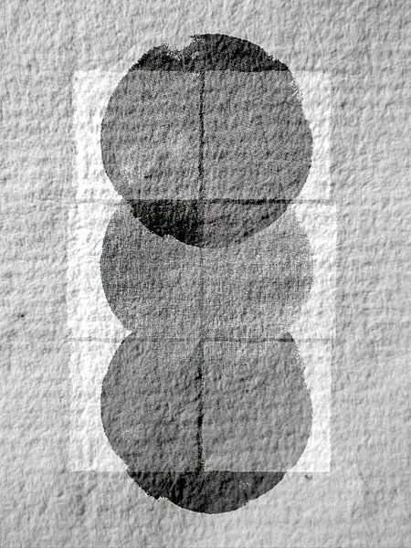 Skandinavischer Minimalismus Grau auf Japanpapier von Mad Dog Art